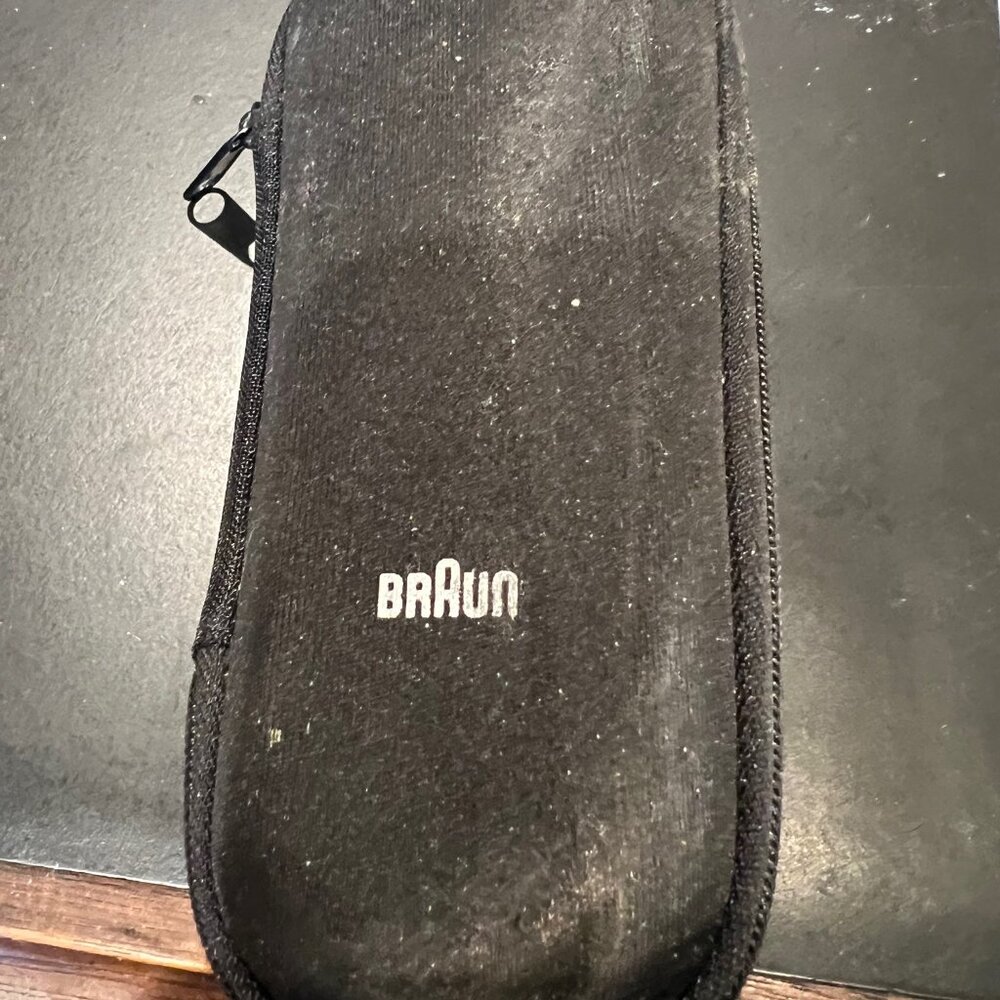 BRAUN ELECTRIC SHAVER TRAVEL CASE WITH BRUSH FOR CLEANING